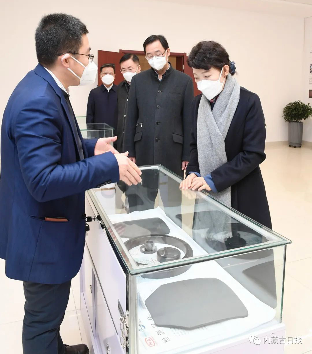王莉霞在内蒙古海特华材科技有限公司了解科技研发和项目合作情况